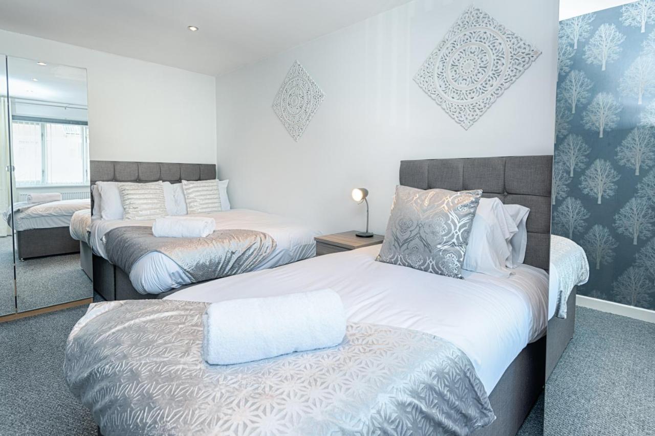 Parking, Garden, En-Suite & Tv'S In All Rooms, Large Living Space Swansea Buitenkant foto